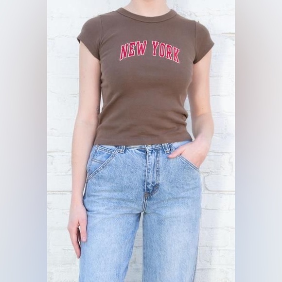 Brandy Melville Baby Tee - Picture 4 of 4